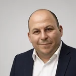 Artem Kholomyanskiy, AI consultant